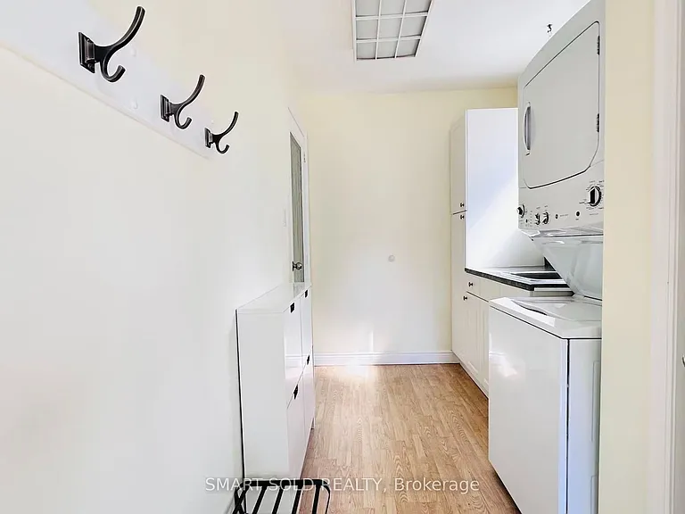 22 Hemingway Cres — Photo 6