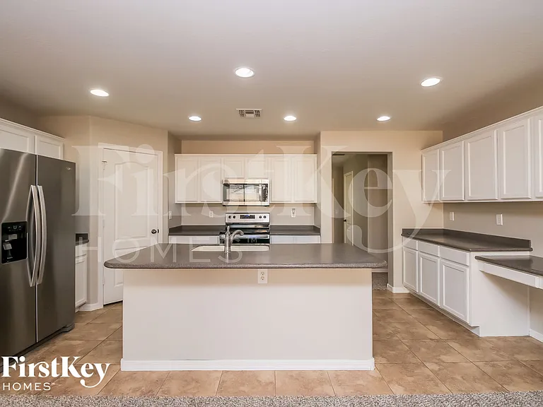 914 W Desert Canyon Dr — Photo 7