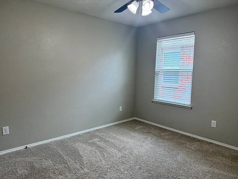 1804 Gayla Creek Dr — Photo 12