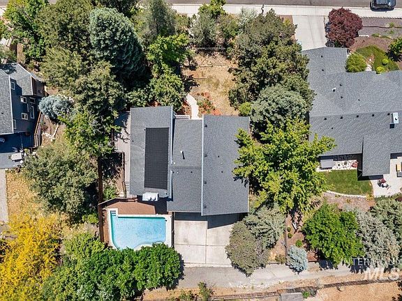 5th image of 2468 E Roanoke Dr