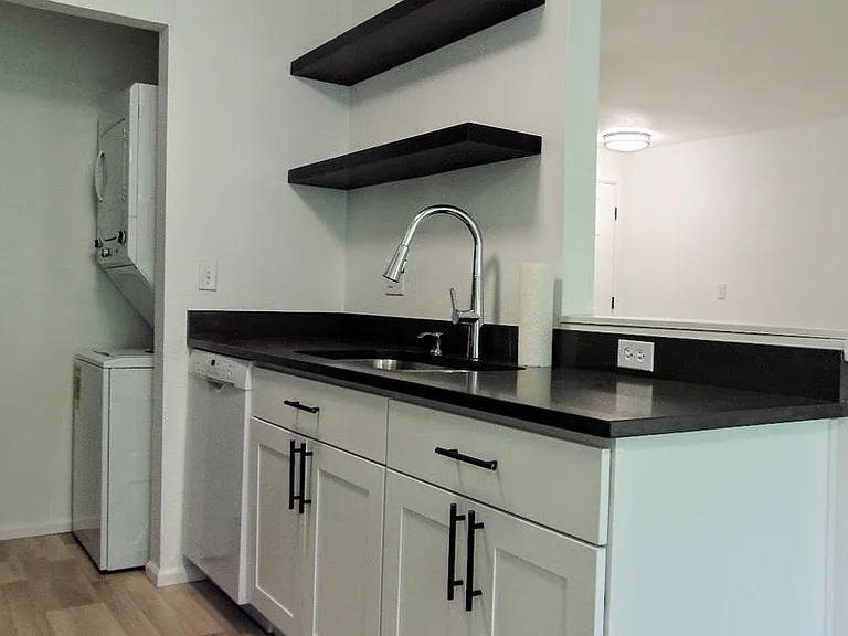 2020 Grant Ave S #F104 — Photo 6