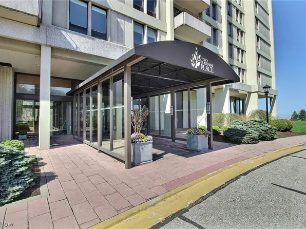 2 Bratenahl Pl APT 4D, Bratenahl, OH 44108