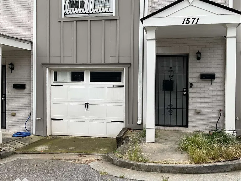 1571 Laurel Park Pl SW #1571 — Photo 1