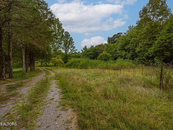 4th image of 240 County Road 512
