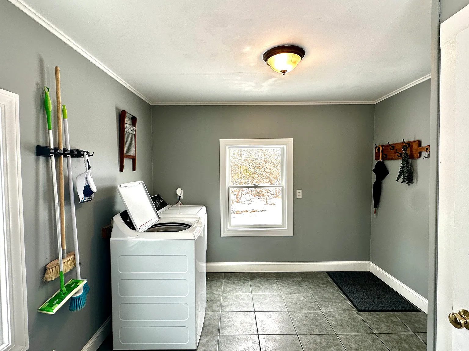 3 bed, 1.5 bath, 1372 sqft, $3,000 — Photo 4