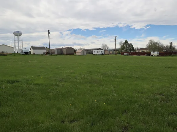 922 Marias Ave, Valier, MT 59486