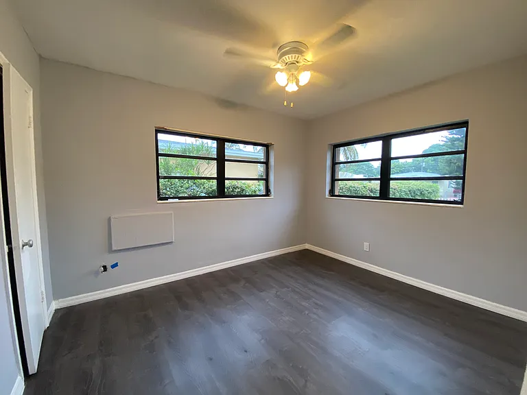 15861 NE 14th Ct — Photo 24