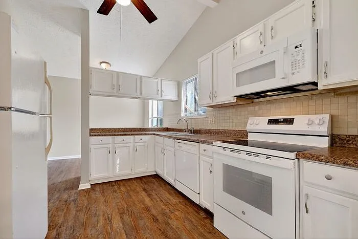 8134 Old Prairie Ct — Photo 7