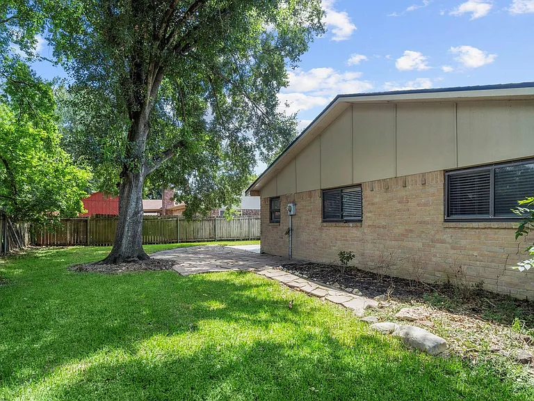 3902 Marywood Dr — Photo 40