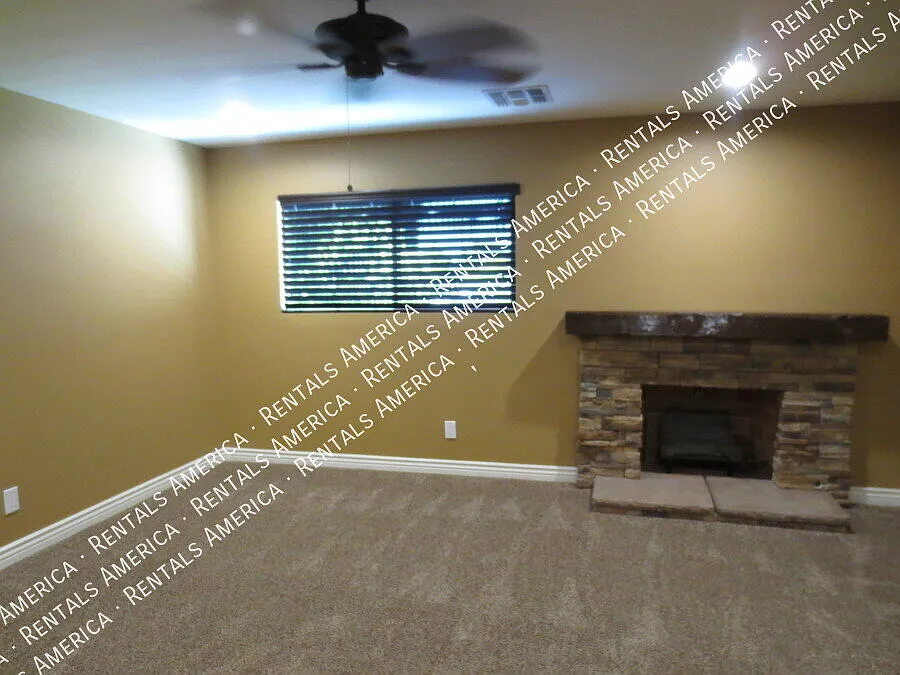 Stunningly Remodeled 4 Bedrm 3 Bath w RV Parking! — Photo 4