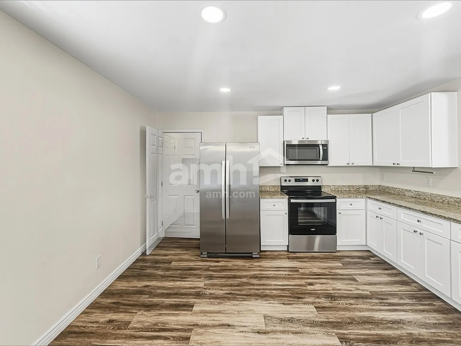 3 bed, 2.0 bath, 1554 sqft, $2,160 — Photo 3