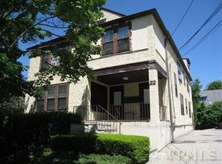 22 Cleveland St, White Plains, NY 10606