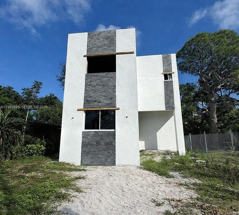 1st image of 518 NW 13th Ave