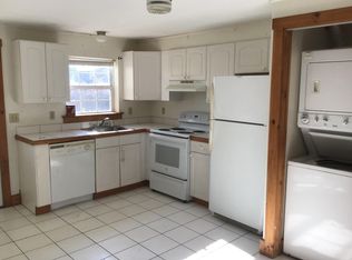 31 Roxbury St APT 1, Thomaston, ME 04861