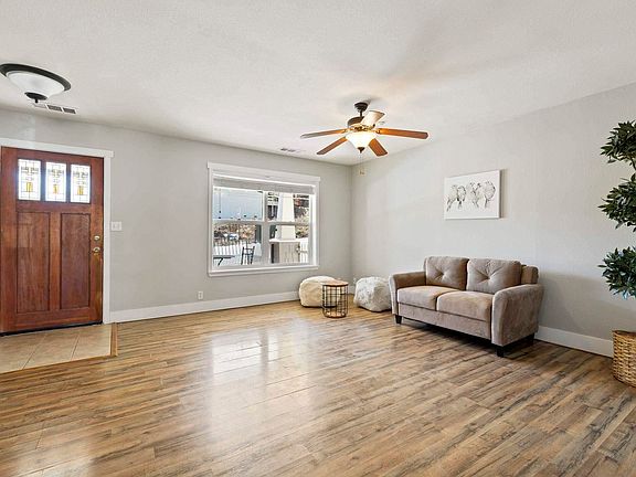 3rd image of 113 Woodside Dr
