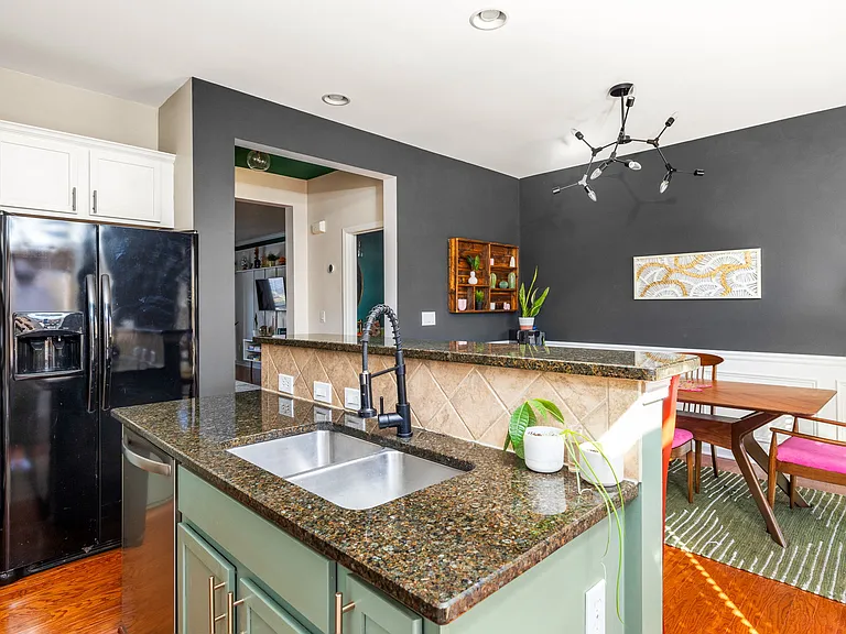 813 Charles Bank Ave SE — Photo 17