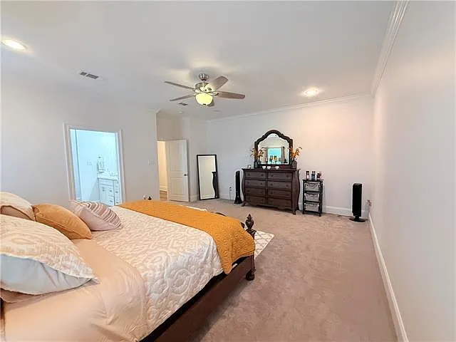 819 N Woodlawn Ave — Photo 8