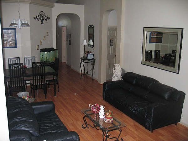 living room/dinning area