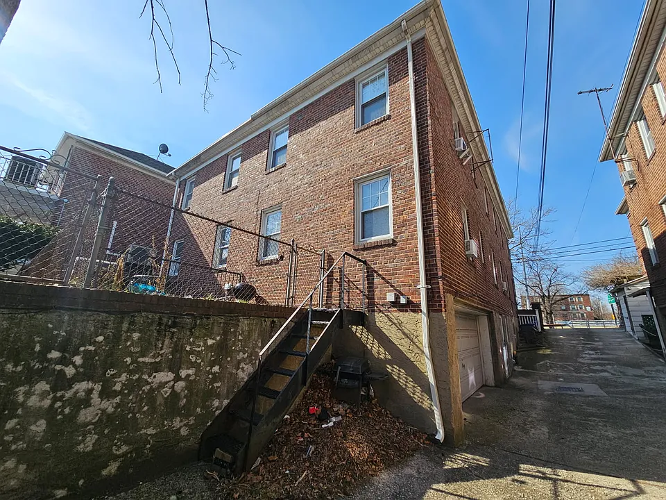 Building Photo 3