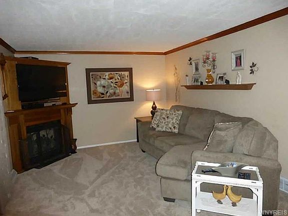 4th image of 45 Lois Dr