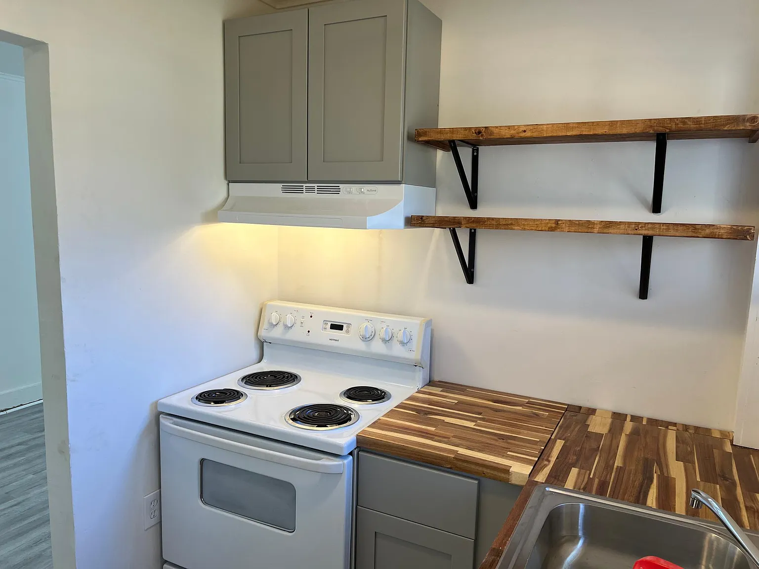 12 Earle Ct — Photo 4