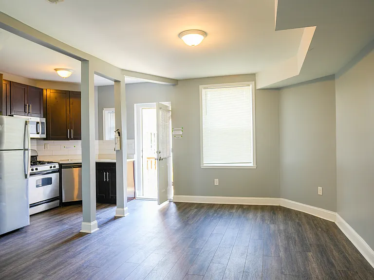 1204 Bonaparte Ave — Photo 31