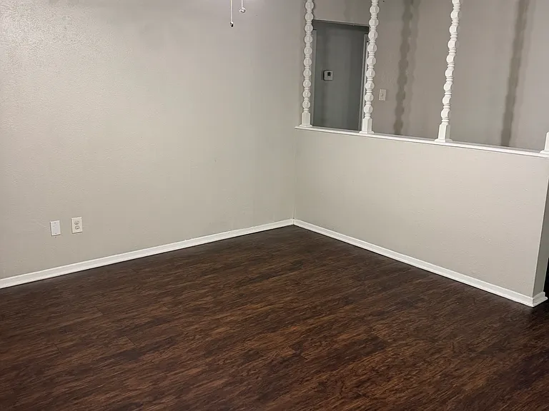 1005 Fairfax Ct — Photo 8