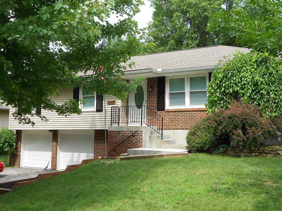 1st image of 1307 SW Highland Dr