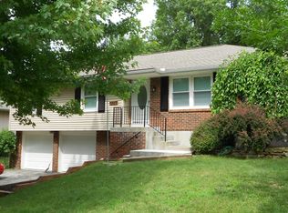 1307 SW Highland Dr, Lees Summit, MO 64081