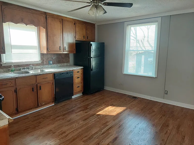17 Puritan St — Photo 8