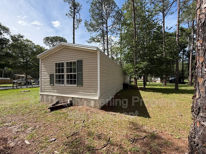 Building Photo - 109 SW Socket Gln