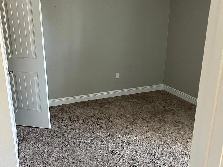 414 Ellington Ave — Photo 10