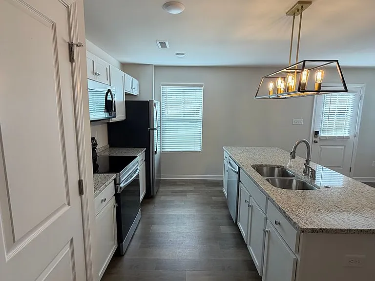 14711 Hancock Crest Way — Photo 7