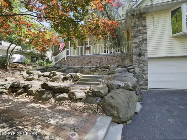 2622 Majestic Ct, East Stroudsburg, PA 18302