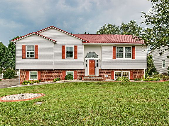 2nd image of 228 Chickasaw Cir