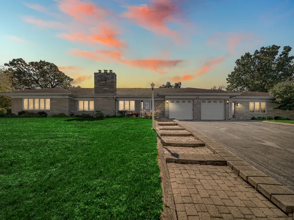 725 Oakside Dr, Schererville, IN 46375