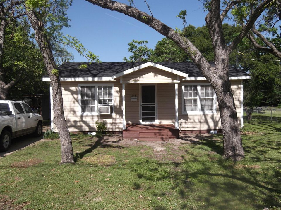 1st image of 528 College St