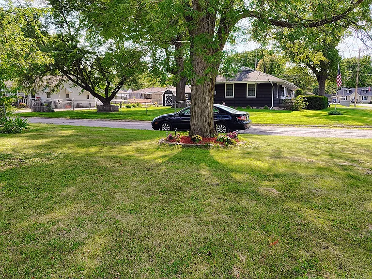 1818 Asbury Ave — Photo 17