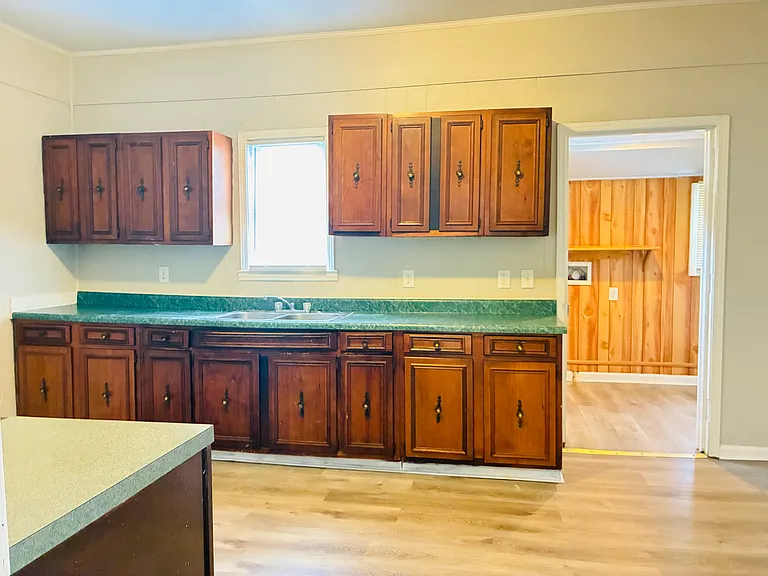 408 Leland St — Photo 3