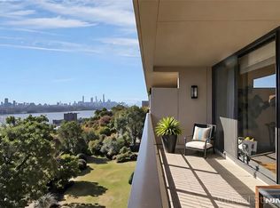 1 Horizon Rd APT 817, Fort Lee, NJ 07024