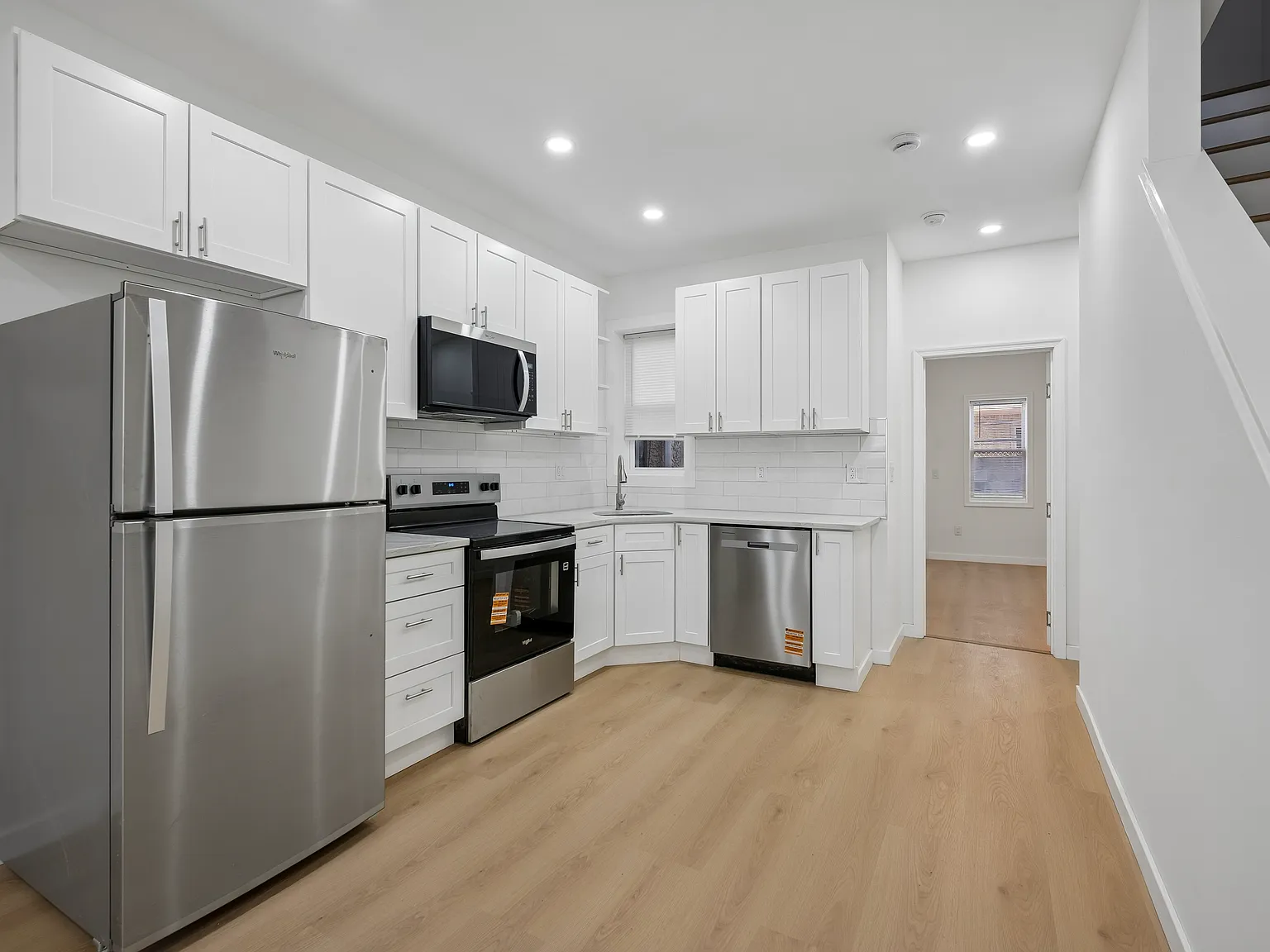 4 bed, 1290 sqft, $1,295 — Photo 4