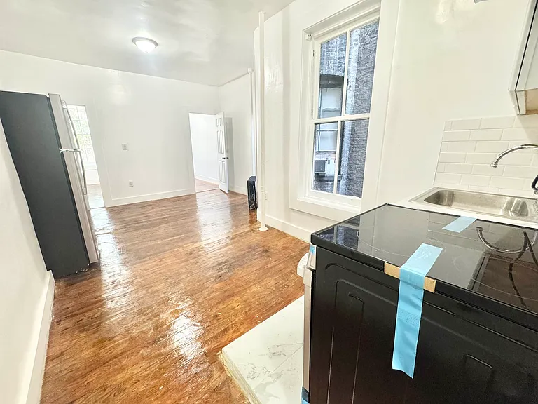305 E 109th St #10 — Photo 5