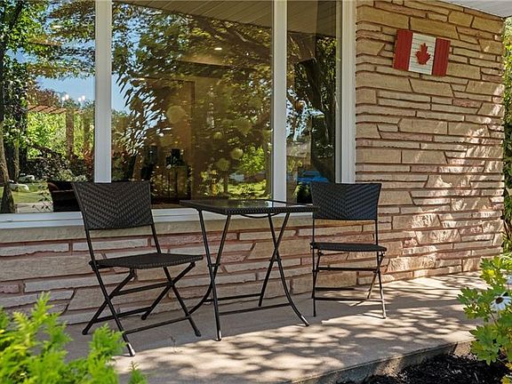 4th image of 9 Willowdale Cres