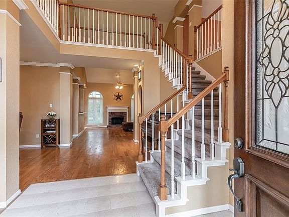 Come in and take a look around the light & bright interior! Hardwood flooring extends throughout the living & dining rooms to the family room in the back.
