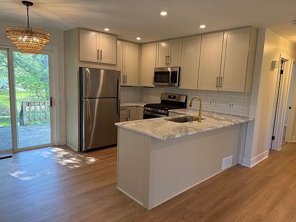 2nd image of 1951 Ridgewood Ave SE #1953