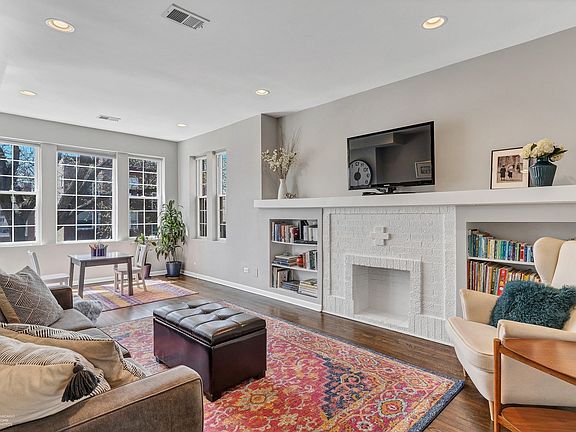 3rd image of 3222 W Eastwood Ave #2