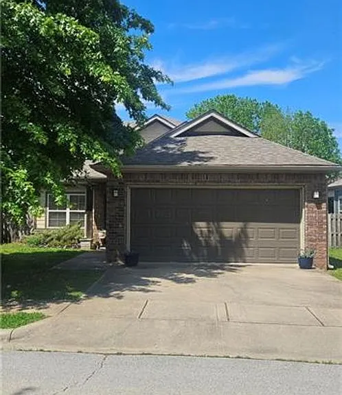 2637 N Sierra Ave — Photo 1