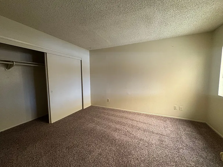 533 Montecito — Photo 3