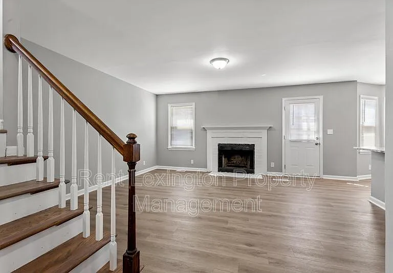 4589 Fieldmoor Dr — Photo 8
