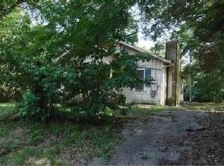 306 Travis St, Center, TX 75935